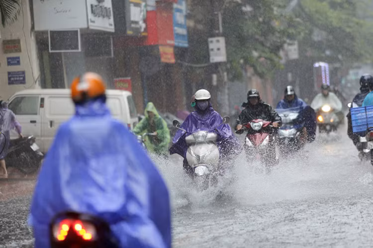 Hà Nội mưa rào và dông, có nơi mưa vừa, mưa to.