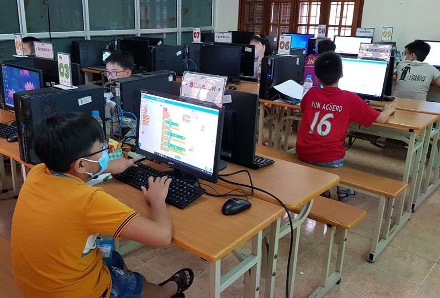 Thí sinh dự thi Lập trình Toán học Toàn cầu 2020.