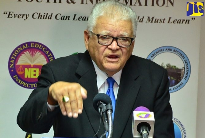 Bộ trưởng GD Jamaica Karl Samuda.