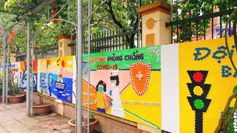 Theo cô Nguyễn Thị Oanh - Hiệu trưởng Trường Tiểu học Đan Phượng, mọi công tác chuẩn bị đã và đang được triển khai để đón chào học sinh bước vào năm học mới. Theo cô Nguyễn Thị Oanh - Hiệu trưởng Trường Tiểu học Đan Phượng, mọi công tác chuẩn bị đã và đang được triển khai để đón chào học sinh bước vào năm học mới.