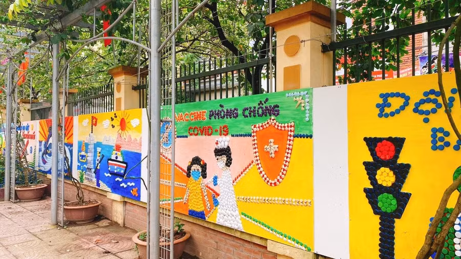 Theo cô Nguyễn Thị Oanh - Hiệu trưởng Trường Tiểu học Đan Phượng, mọi công tác chuẩn bị đã và đang được triển khai để đón chào học sinh bước vào năm học mới.