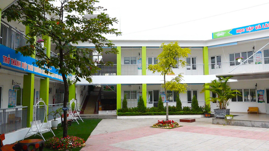 Khuôn viên của Trường Mầm non Ánh Sao luôn sạch sẽ ngay cả những lúc vắng trẻ. Khuôn viên của Trường Mầm non Ánh Sao luôn sạch sẽ ngay cả những lúc vắng trẻ.