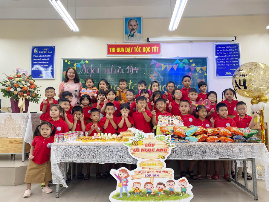 Những cô cậu "Khỉ vàng" sinh năm 2016 đã sẵn sàng bước vào lớp 1 với niềm hân hoan. Những cô cậu "Khỉ vàng" sinh năm 2016 đã sẵn sàng bước vào lớp 1 với niềm hân hoan.