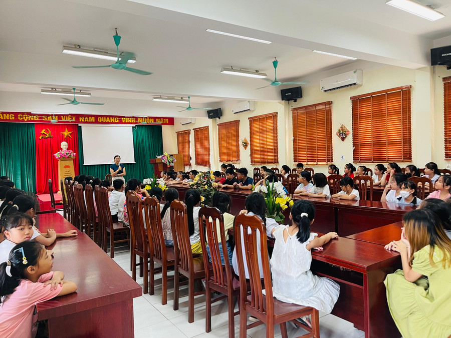 Nhà trường gặp mặt học sinh là cán bộ lớp để chuẩn bị năm học mới 2022-2023. Nhà trường gặp mặt học sinh là cán bộ lớp để chuẩn bị năm học mới 2022-2023.