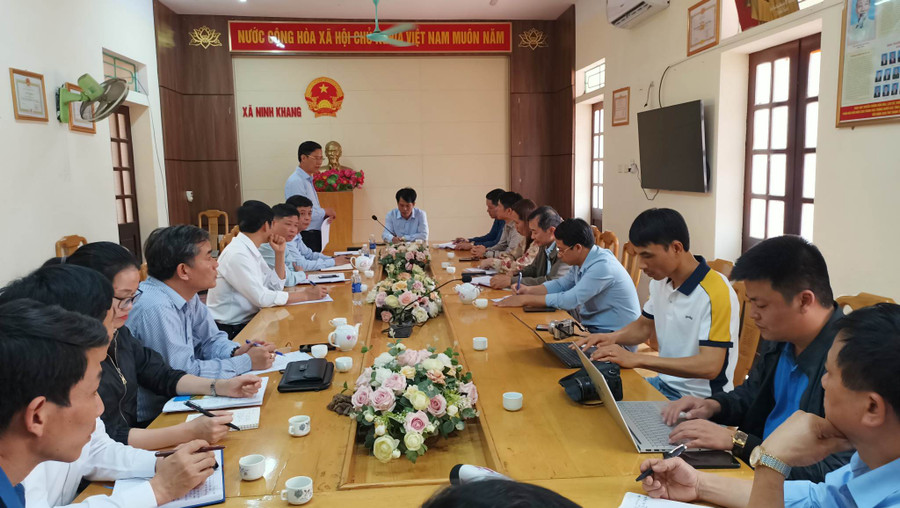 Lãnh đạo Tỉnh uỷ Thanh Hoá trực tiếp chỉ đạo chính quyền địa phương, các ngành liên quan nhanh chóng tháo dỡ các công trình xây dựng trái phép bên trong Động Hồ Công. (Ảnh: NT). Lãnh đạo Tỉnh uỷ Thanh Hoá trực tiếp chỉ đạo chính quyền địa phương, các ngành liên quan nhanh chóng tháo dỡ các công trình xây dựng trái phép bên trong Động Hồ Công. (Ảnh: NT).