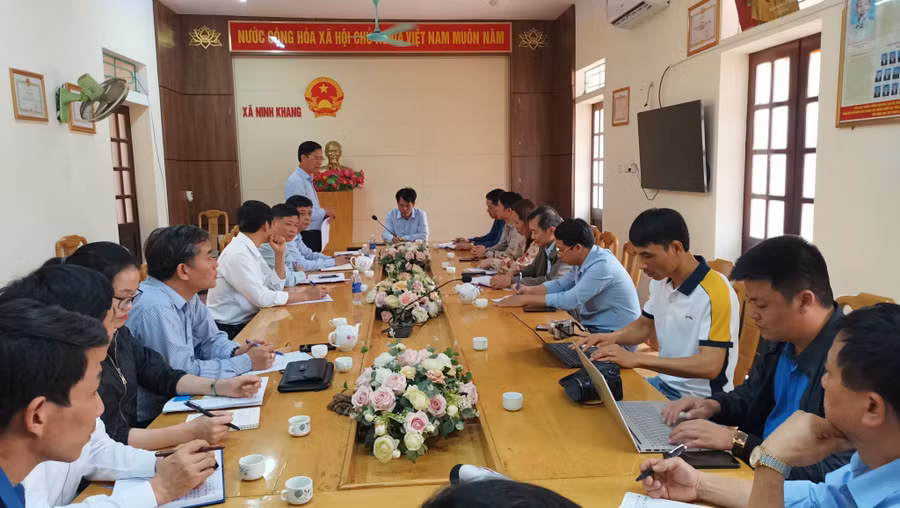 Lãnh đạo Tỉnh uỷ Thanh Hoá trực tiếp chỉ đạo chính quyền địa phương, các ngành liên quan nhanh chóng tháo dỡ các công trình xây dựng trái phép bên trong Động Hồ Công. (Ảnh: NT).