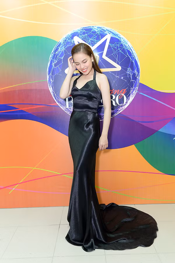 Sự chín chắn mặn mà hơn này giúp nữ ca sĩ chững chạc với vai trò huấn luyện viên.