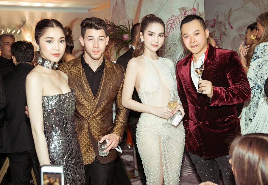 Từ trái sang: Quỳnh Hương, Nick Jonas, Ngọc Trinh, Vũ Khắc Tiệp.