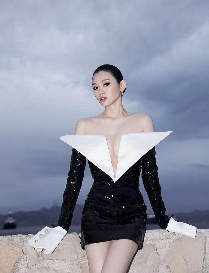 Trước khi xuất hiện trên thảm đỏ, Ming Xi đã "nhá hàng" bộ ảnh đẹp lung linh chụp tại thành phố biển Cannes của Pháp.