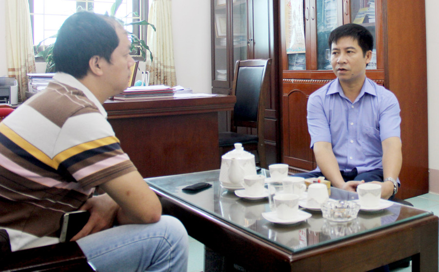 Ông Lê Anh Tuấn trao đổi với phóng viên Báo Giáo dục và Thời đại