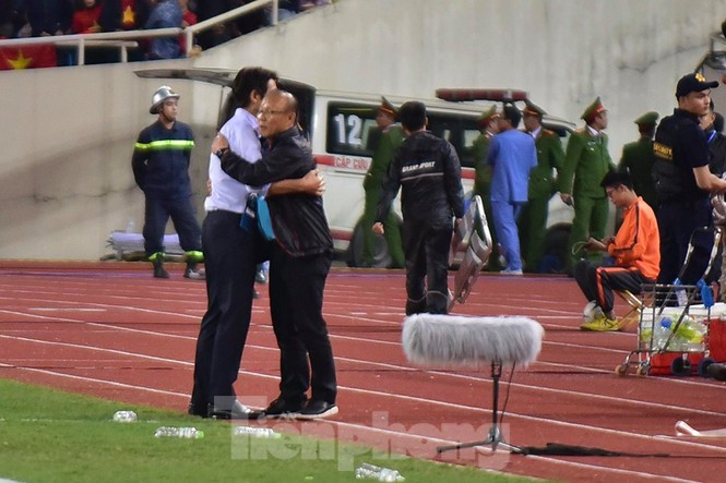 HLV Park Hang Seo nổi cơn tam bành vì đòn tâm lý của đối phương ảnh 1 HLV Park Hang Seo nổi cơn tam bành vì đòn tâm lý của đối phương - ảnh 2