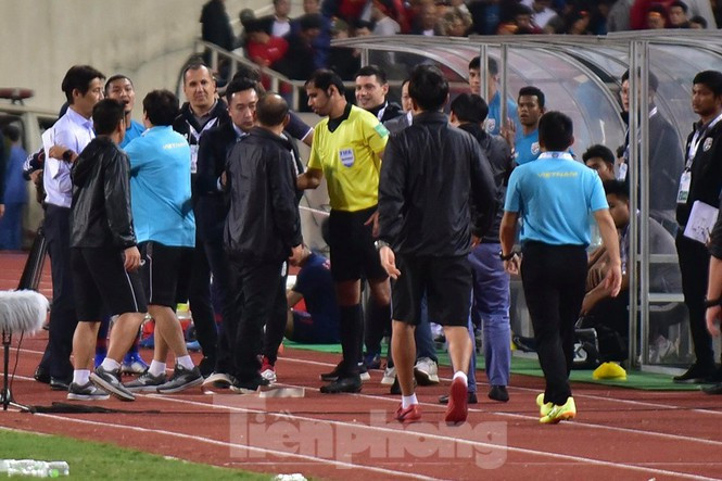 HLV Park Hang Seo nổi cơn tam bành vì đòn tâm lý của đối phương ảnh 3 HLV Park Hang Seo nổi cơn tam bành vì đòn tâm lý của đối phương - ảnh 4