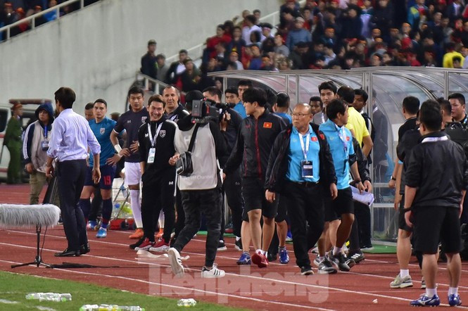 HLV Park Hang Seo nổi cơn tam bành vì đòn tâm lý của đối phương ảnh 8 HLV Park Hang Seo nổi cơn tam bành vì đòn tâm lý của đối phương - ảnh 9