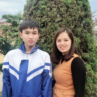 Cô Trần Thúy Liễu, người mẹ thứ hai của Phạm Trung Hiếu. Cô Trần Thúy Liễu, người mẹ thứ hai của Phạm Trung Hiếu.