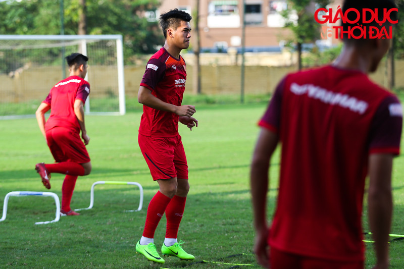 Tiền đạo Nguyễn Tiến Linh của đội B. Bình Dương vừa bình phục chấn thương đã góp mặt trên tuyển U-23 Việt Nam như một chân sút không thể thiếu.