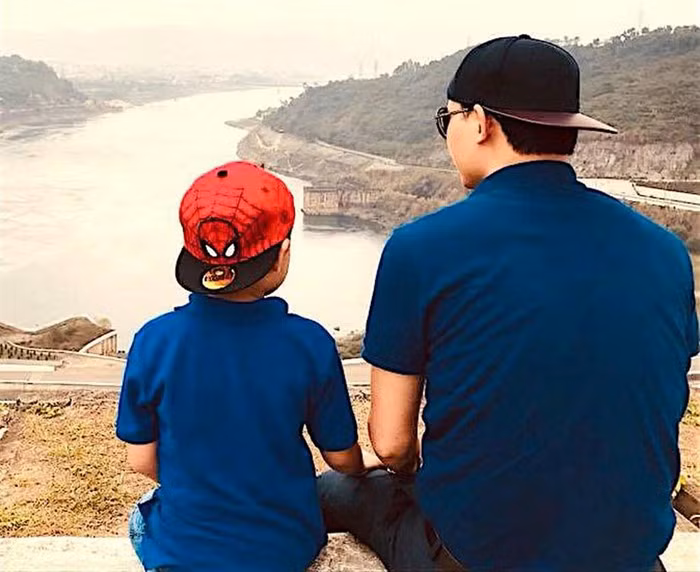 Bác sĩ Khánh và con trai - Ảnh nhân vật cung cấp