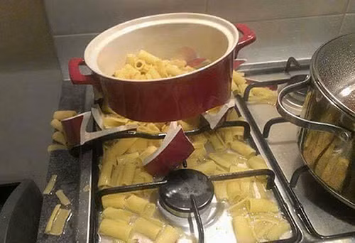 Nấu ăn cần phải nhẹ nhàng, không được mạnh tay.