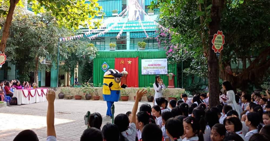HS Trường Tiểu học Núi Thành hào hứng tham gia chương trình Minion cùng các em phòng chống xâm hại tình dục. HS Trường Tiểu học Núi Thành hào hứng tham gia chương trình Minion cùng các em phòng chống xâm hại tình dục.