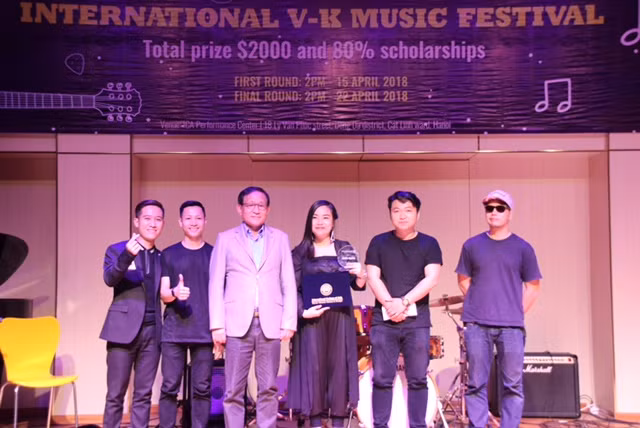 Trao giải Đặc biệt cho nhóm biểu diễn xuất sắc nhất