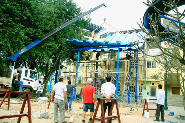 Quá trình thi công, lắp đặt hệ thống “Đường trượt đa làn” mới