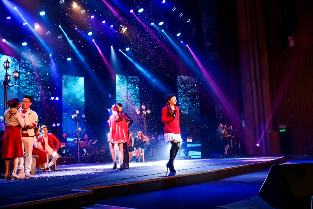 Như Quỳnh khiến khán giả thích thú với ca khúc "Người tình mùa đông" mở màn liveshow, tái hiện hình ảnh của cô cách đây hơn 20 năm, khi ra mắt tại sân khấu hải ngoại