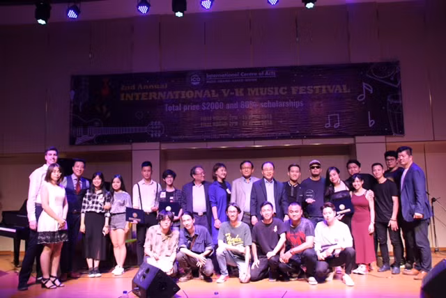 Các thí sinh và ban giám khảo hào hứng trước đêm chung kết