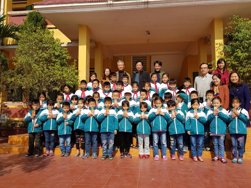 Tháng 10/2017, Viện Y học Ứng dụng Việt Nam đã hợp tác với Công ty Cổ Phần Sữa Quốc tế IDP giới thiệu thành công công thức sữa Kun Cao Lớn có chứa Vitamin K2, Canxi và Vitamin D3 