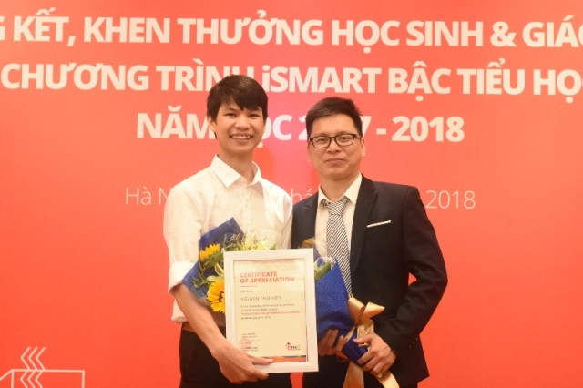 Khen thưởng giáo viên có thành tích xuất sắc trong thời gian thực hiện thí điểm chương trình iSMART