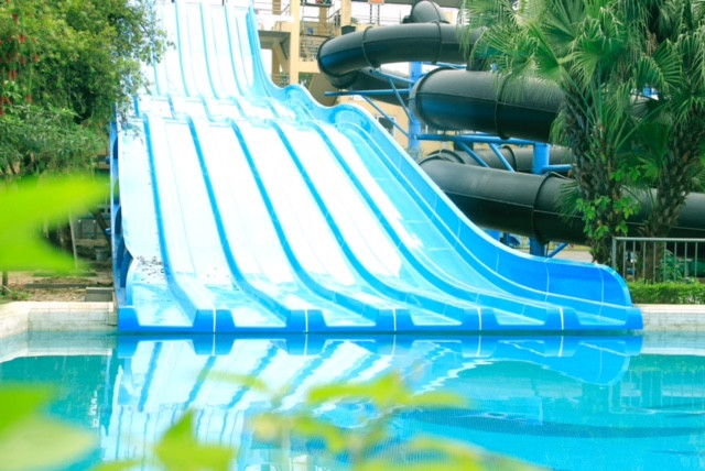 Hệ thống “Đường trượt đa làn” đang dần được hoàn thiện, dự kiến sẽ đưa vào hoạt động vào tháng 4/2018, trong dịp mở cửa Công viên Nước Hồ Tây chào hè 2018 Hệ thống “Đường trượt đa làn” đang dần được hoàn thiện, dự kiến sẽ đưa vào hoạt động vào tháng 4/2018, trong dịp mở cửa Công viên Nước Hồ Tây chào hè 2018