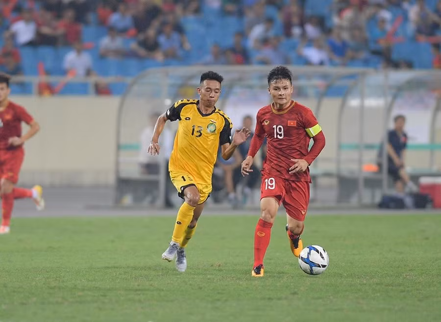 Vào phút bù giờ thứ 2 của hiệp 2, Quang Hải đã ghi bàn thứ 6 cho trận mở màn của đội tuyển Việt Nam.