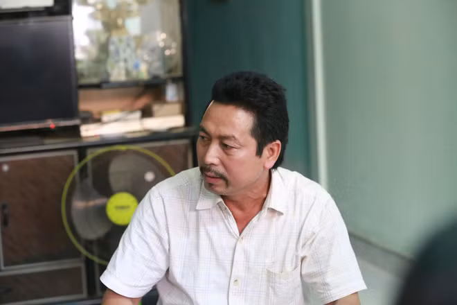 Người đàn ông 50 tuổi kể giây phút lặn xuống đáy sông vớt 3 học sinh vụ đuối nước - Ảnh 4.