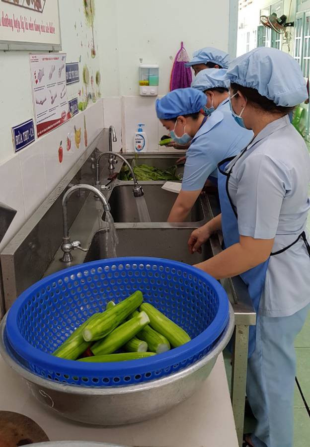 Nhân viên cấp dưỡng sơ chế thực phẩm Nhân viên cấp dưỡng sơ chế thực phẩm