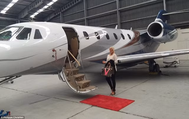 Vú em lương bạc tỷ, đi du lịch khắp nơi ảnh 1