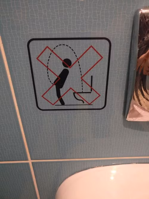 Biển cấm khó đỡ.