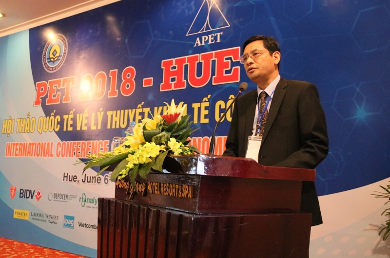 PGS.TS Trần Văn Hòa - Hiệu trưởng Trường ĐHKT Huế phát biểu tại lễ khai mạc