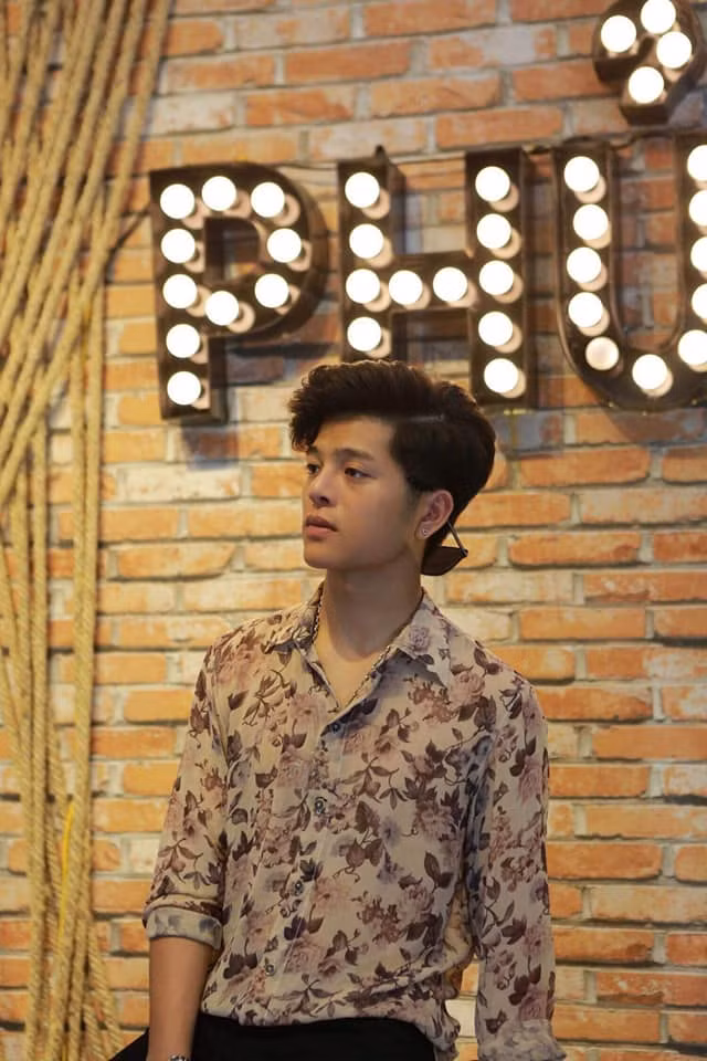 Cuối năm 2018, Quang Anh phát hành sản phẩm đầu tiên, đánh dấu sự trở lại sau nhiều năm im ắng.