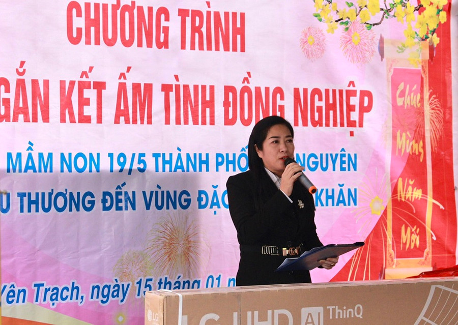 Cô giáo Nguyễn Minh Thu, Hiệu trưởng trường Mầm non 19/5 thành phố Thái Nguyên phát biểu tại chương trình.