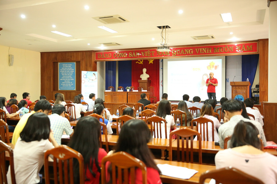 Ban giám đốc Edutalk.vn giới thiệu về kênh giáo dục trực tuyến của mình