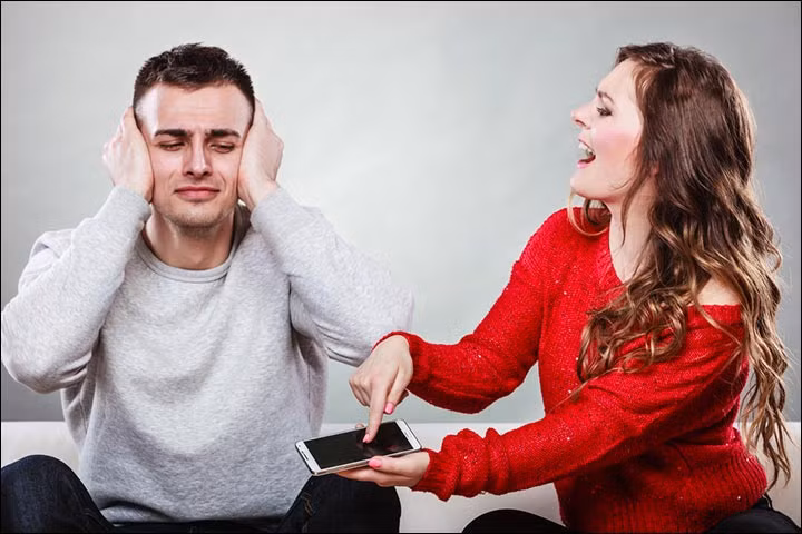 Một số đàn ông tránh bị vợ cằn nhằn bằng cách về nhà muộn khi cô ấy đã ngủ say. (Ảnh ITN).