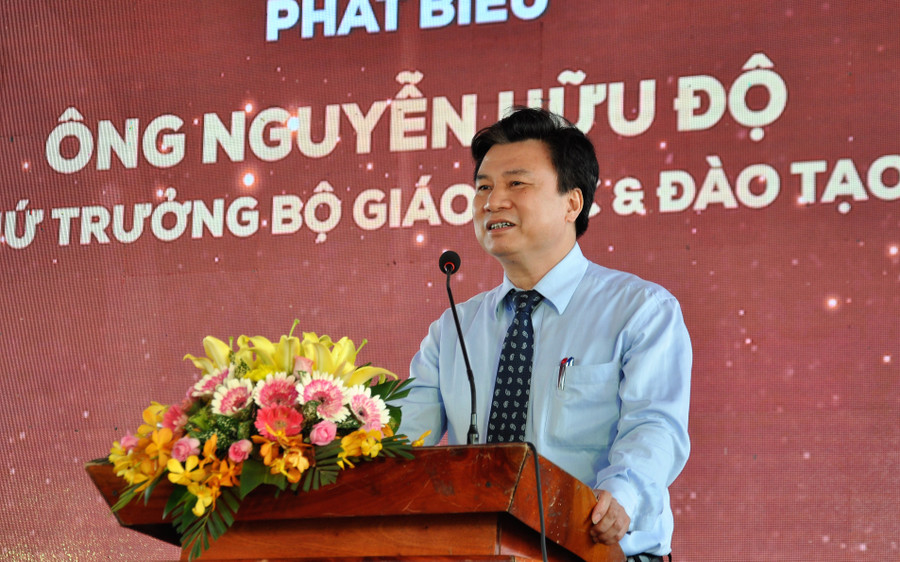 TS. Nguyễn Hữu Độ - Thứ trưởng Bộ GD&ĐT phát biểu tại buổi lễ.