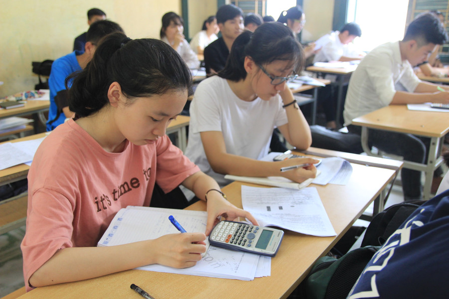 Học sinh trường THPT Hậu Lộc 1 ôn thi THPT quốc gia