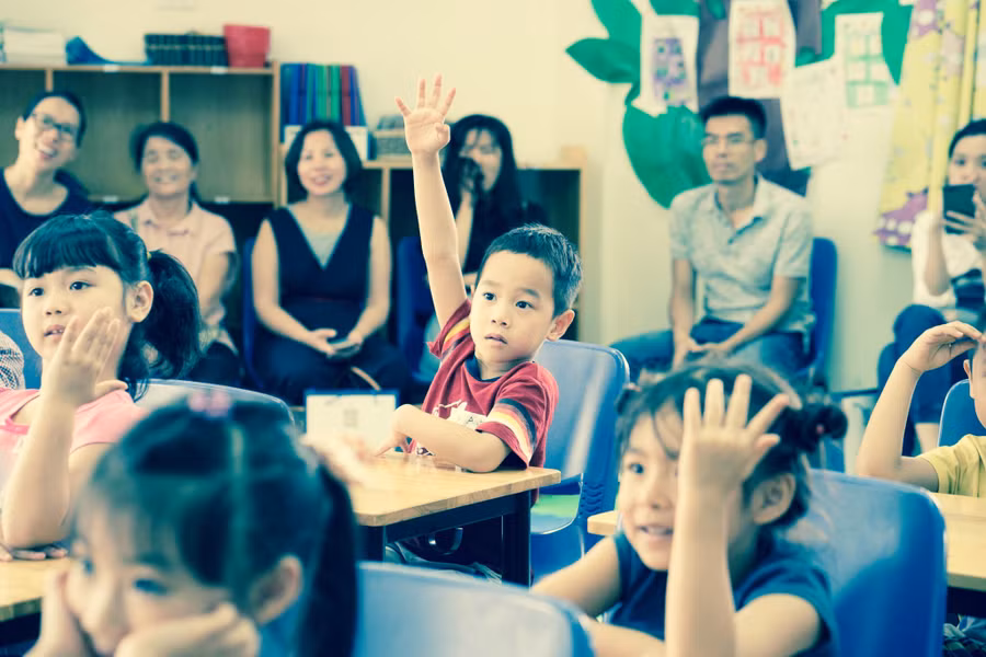 Tăng cường sự tham gia phối hợp giữa giáo viên và phụ huynh trong việc giáo dục trẻ. 