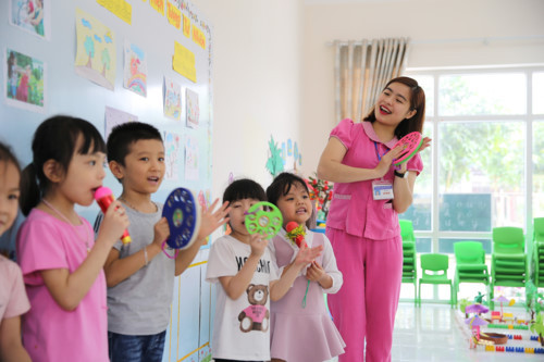 Cần chú ý khi lựa chọn đồ dùng, đồ chơi, các trang thiết bị trong lớp. Ảnh minh họa