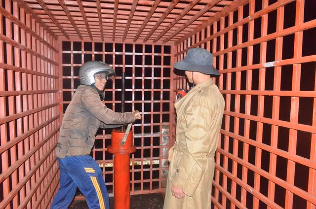 Hồ chứa hơn nửa triệu m3 nước có nguy cơ vỡ, di dời người dân khẩn cấp trong đêm - 2