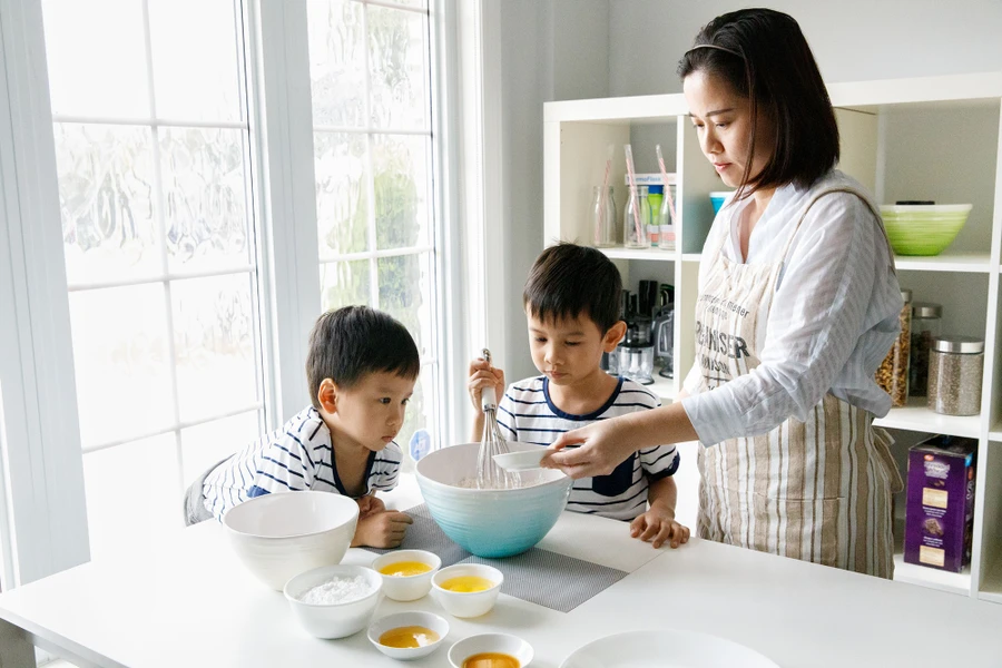 Chia sẻ cách làm bánh rán Doraemon.