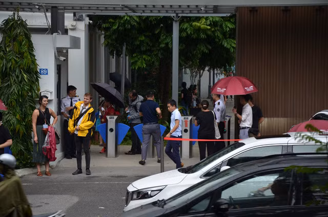 Thực nghiệm hiện trường lần 2 vụ bé trai trường Gateway tử vong không đạt được yêu cầu - Ảnh 2.