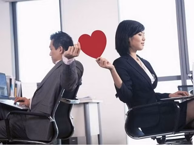 Ngoại tình nơi công sở ngày càng xảy ra nhiều 