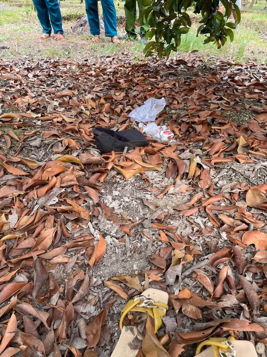 Một số vật dụng gần nơi người phụ nữ tử vong.