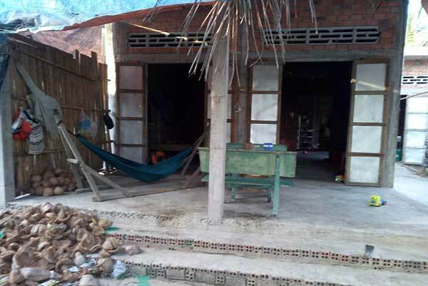 Mẹ bật khóc nghe con hỏi một câu nghẹn đắng