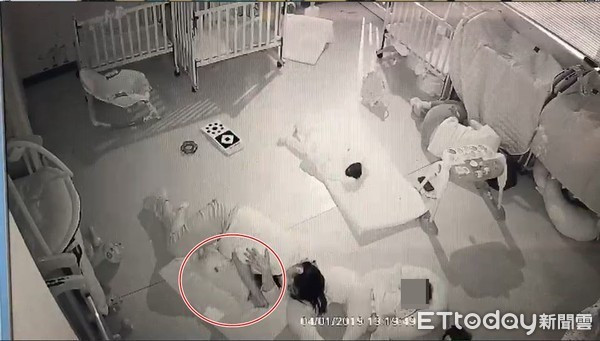 Bố nhận được điện thoại từ nhà trẻ nói rằng con trai đã qua đời vì nghẹt thở, nhưng sự thật đằng sau khiến ai cũng phẫn nộ - Ảnh 1. Bố nhận được điện thoại từ nhà trẻ nói rằng con trai đã qua đời vì nghẹt thở, nhưng sự thật đằng sau khiến ai cũng phẫn nộ - Ảnh 1.